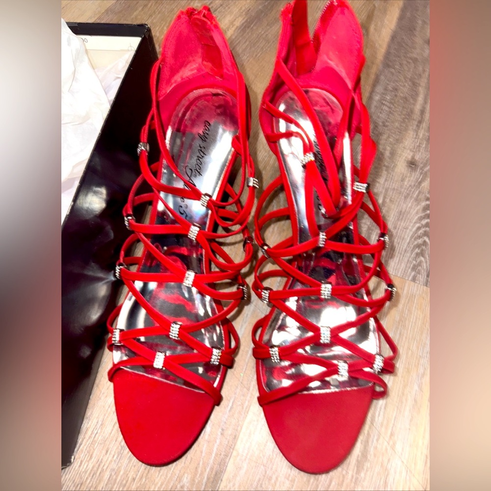 Easy Street Strappy Red Heels Zip In back open toe w/ box size 9.5M leather